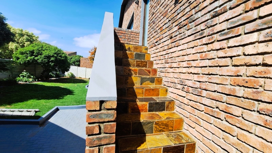 5 Bedroom Property for Sale in Stilbaai Wes Western Cape